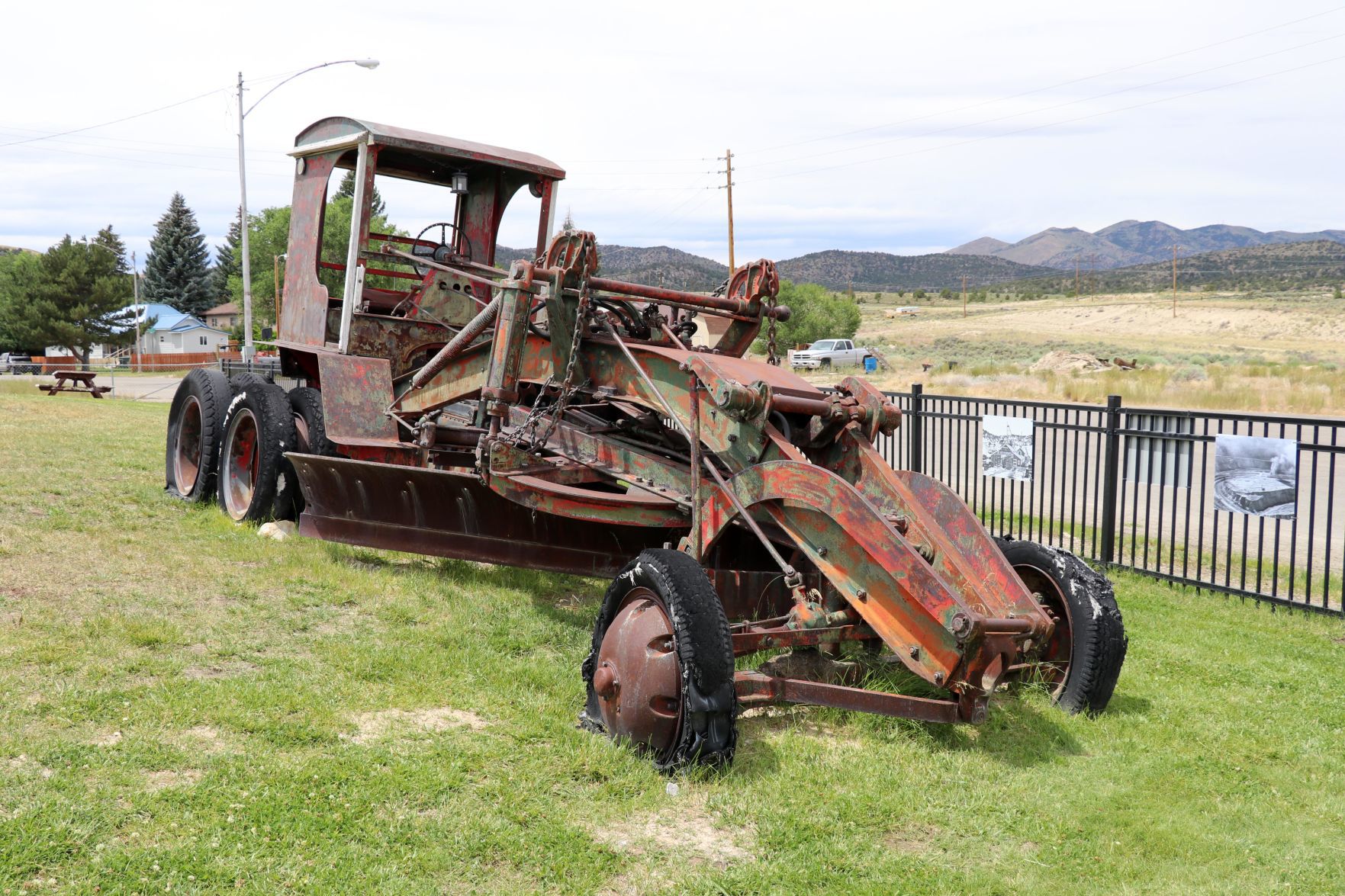 Fallen Miners Memorial - 1920 grader